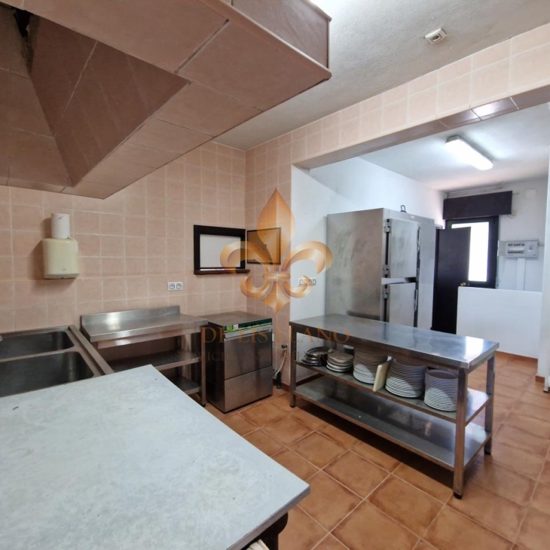 Venta de inmueble en Gondomar con uso mixto: residencial y hostelero.