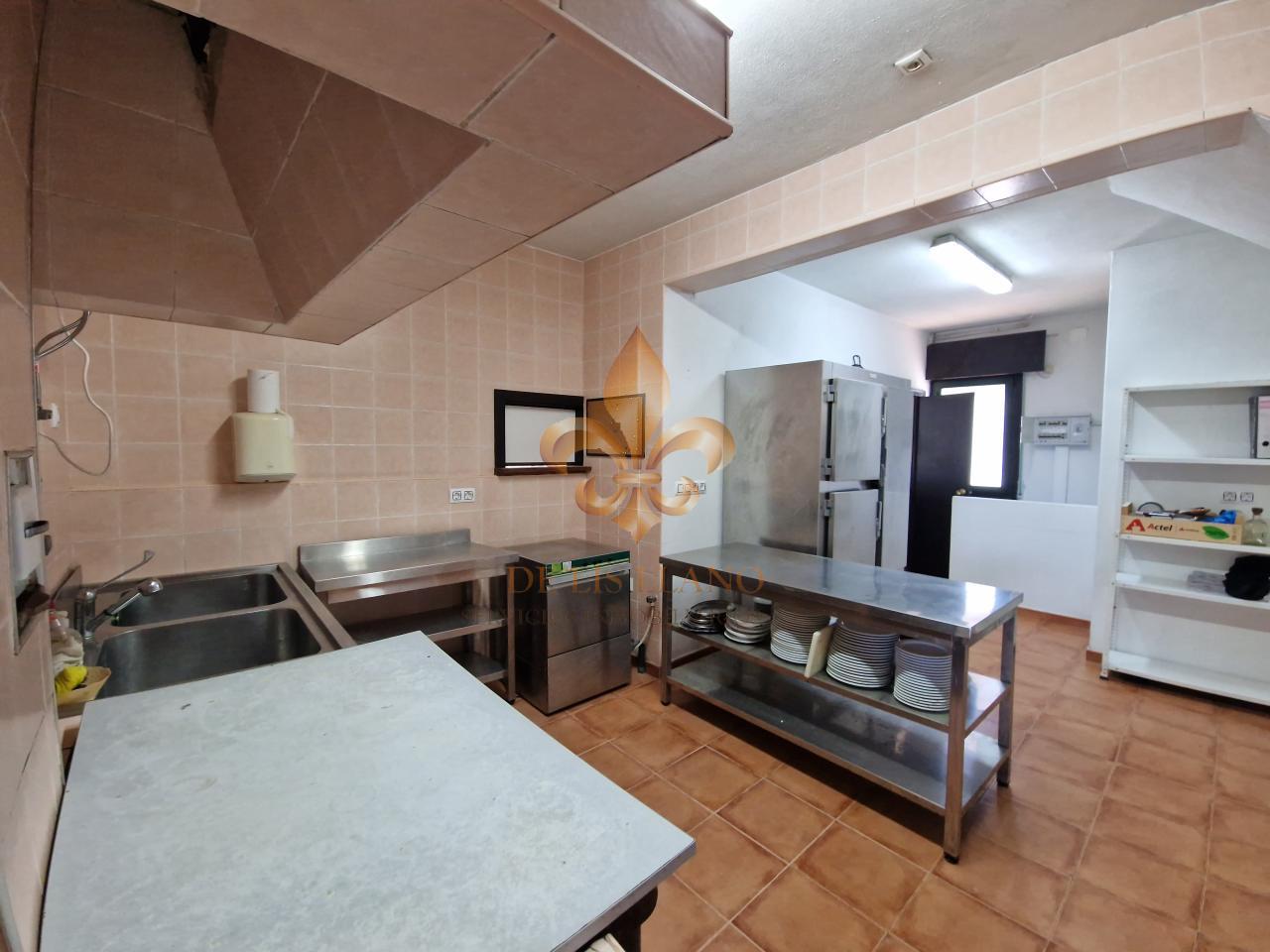 Venta de inmueble en Gondomar con uso mixto: residencial y hostelero.