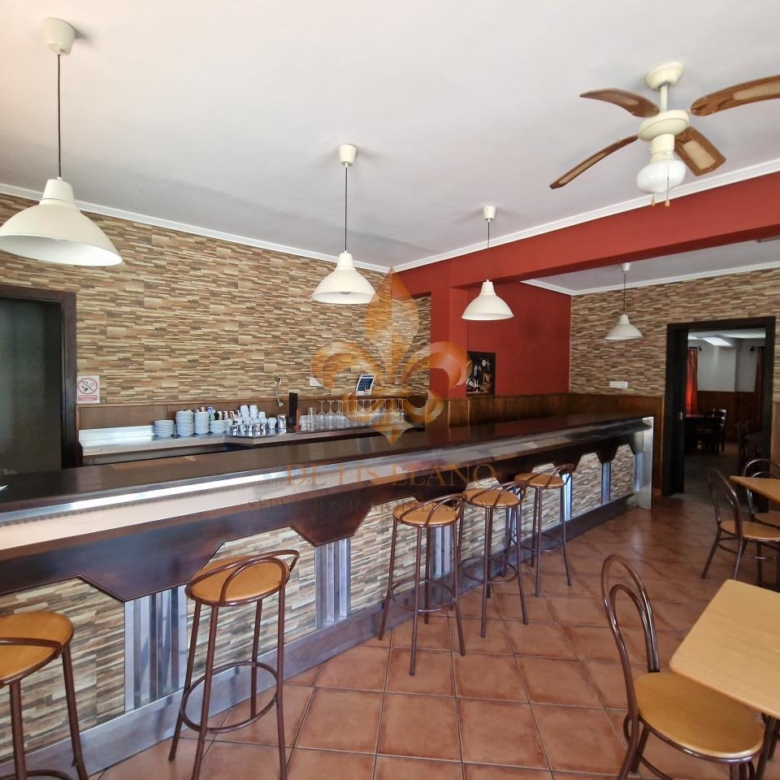 Venta de inmueble en Gondomar con uso mixto: residencial y hostelero.