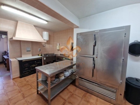 Venta de inmueble en Gondomar con uso mixto: residencial y hostelero.