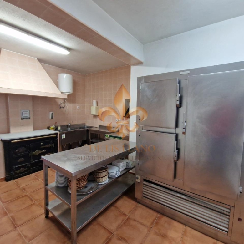 Venta de inmueble en Gondomar con uso mixto: residencial y hostelero.