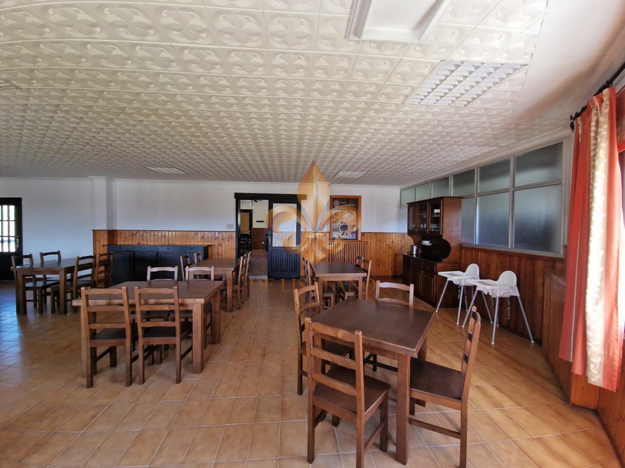 Venta de inmueble en Gondomar con uso mixto: residencial y hostelero.