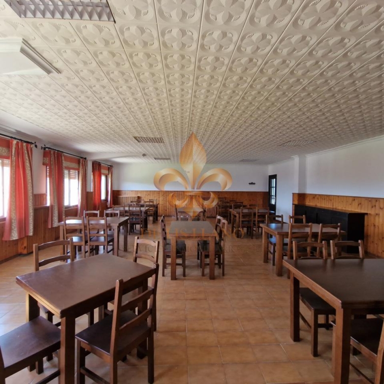 Venta de inmueble en Gondomar con uso mixto: residencial y hostelero.