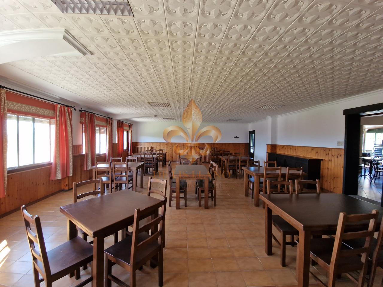 Venta de inmueble en Gondomar con uso mixto: residencial y hostelero.