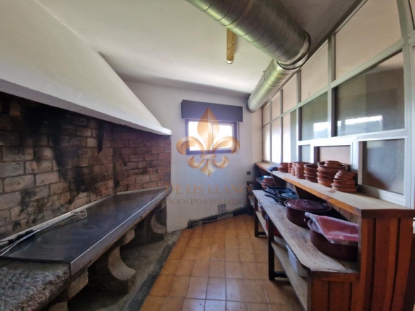 Venta de inmueble en Gondomar con uso mixto: residencial y hostelero.