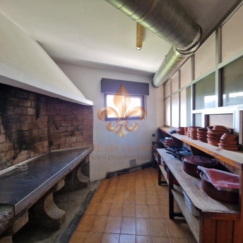 Venta de inmueble en Gondomar con uso mixto: residencial y hostelero.