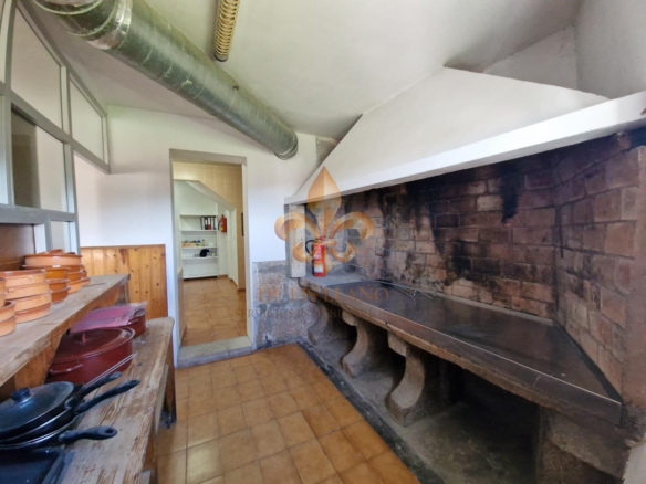 Venta de inmueble en Gondomar con uso mixto: residencial y hostelero.