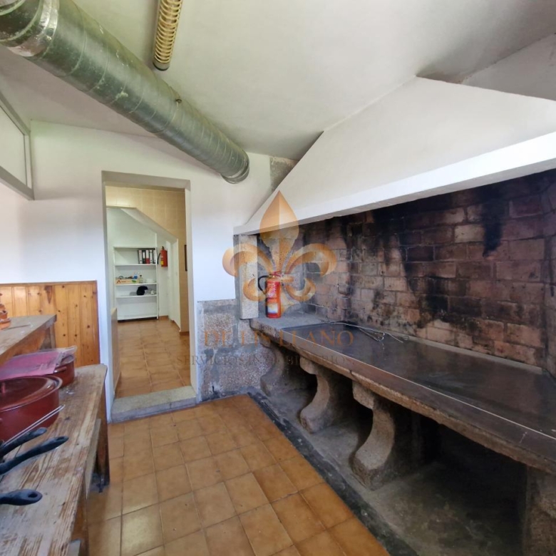 Venta de inmueble en Gondomar con uso mixto: residencial y hostelero.