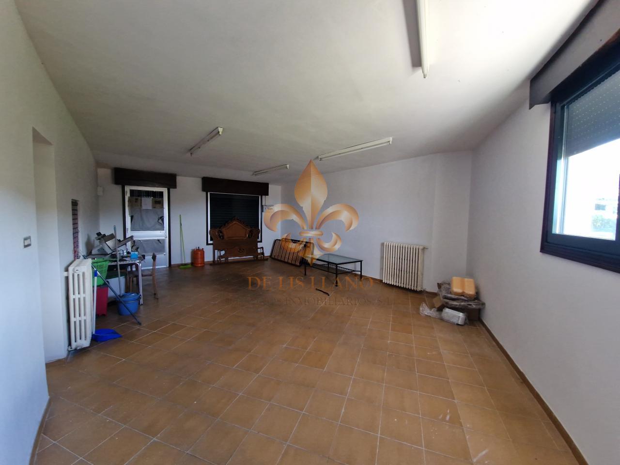 Venta de inmueble en Gondomar con uso mixto: residencial y hostelero.
