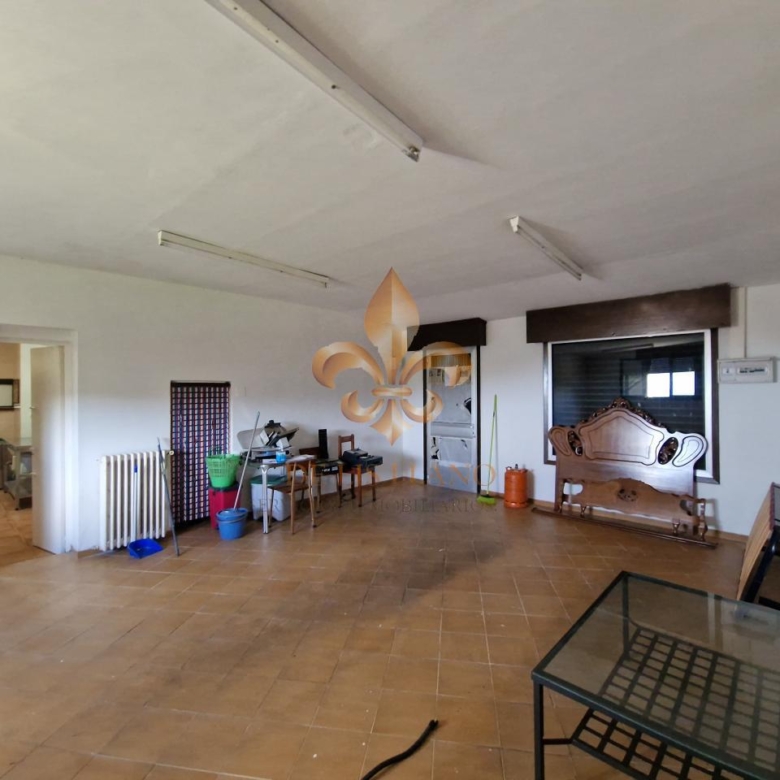 Venta de inmueble en Gondomar con uso mixto: residencial y hostelero.