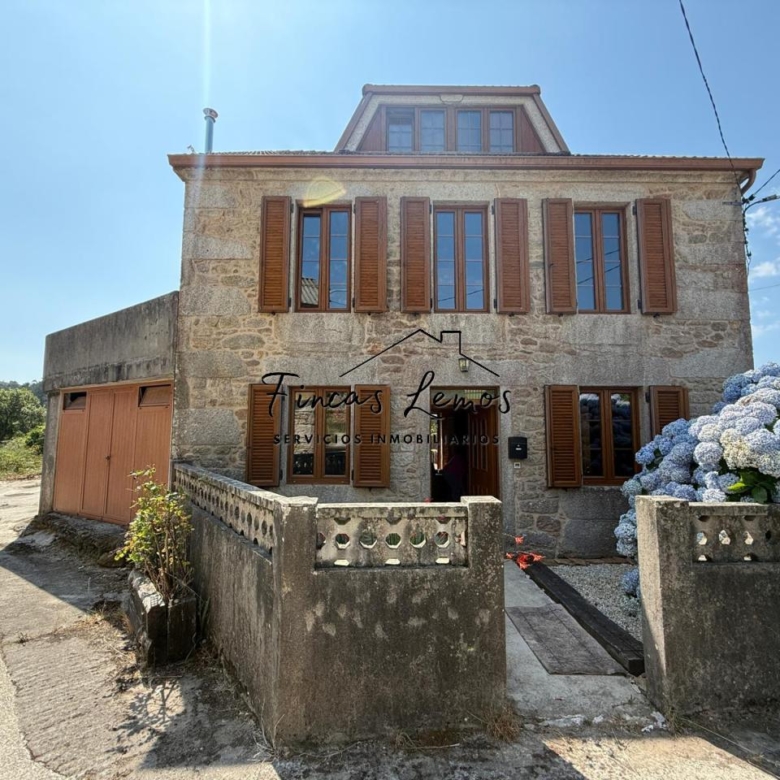 Encantadora casa de piedra en Calabanda, Vimianzo – 166 m² con finca de 720 m²