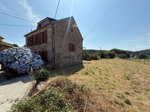 Encantadora casa de piedra en Calabanda, Vimianzo – 166 m² con finca de 720 m²