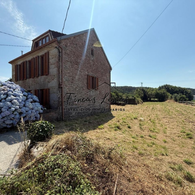 Encantadora casa de piedra en Calabanda, Vimianzo – 166 m² con finca de 720 m²