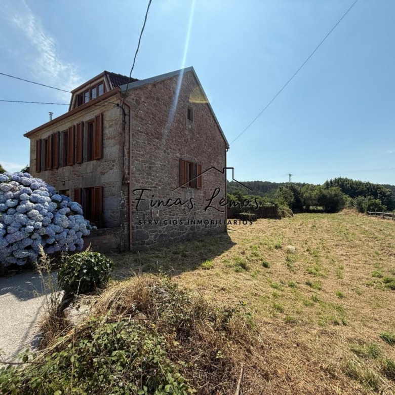 Encantadora casa de piedra en Calabanda, Vimianzo – 166 m² con finca de 720 m²