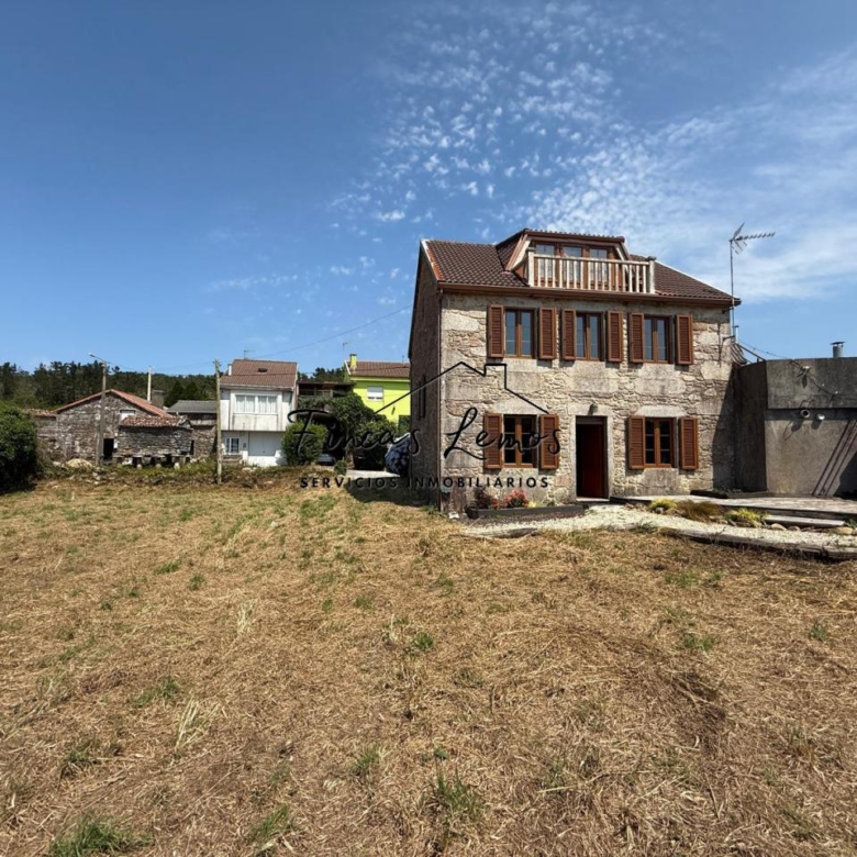 Encantadora casa de piedra en Calabanda, Vimianzo – 166 m² con finca de 720 m²
