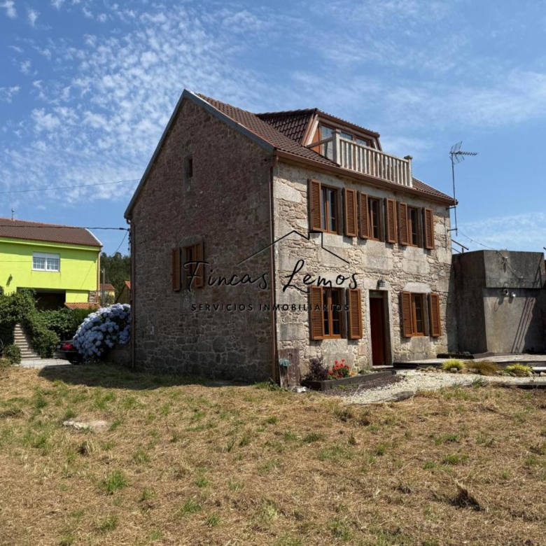 Encantadora casa de piedra en Calabanda, Vimianzo – 166 m² con finca de 720 m²