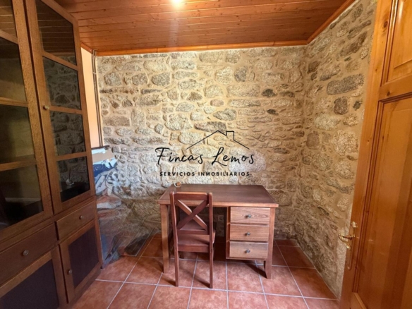 Encantadora casa de piedra en Calabanda, Vimianzo – 166 m² con finca de 720 m²