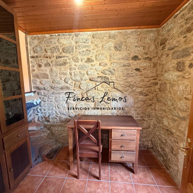 Encantadora casa de piedra en Calabanda, Vimianzo – 166 m² con finca de 720 m²