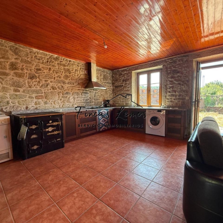 Encantadora casa de piedra en Calabanda, Vimianzo – 166 m² con finca de 720 m²