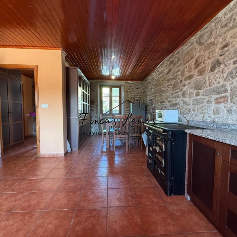 Encantadora casa de piedra en Calabanda, Vimianzo – 166 m² con finca de 720 m²