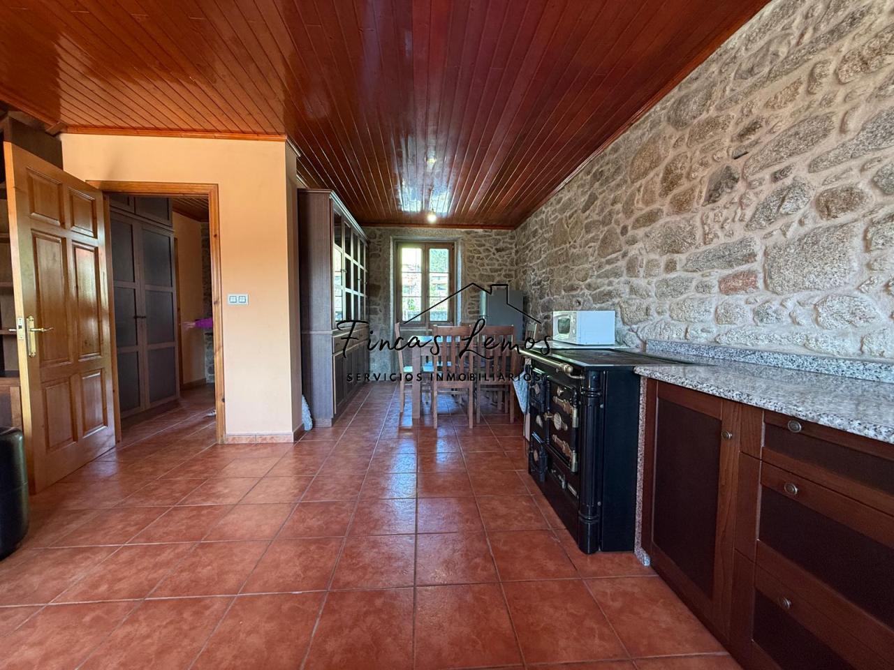 175250927013200041864_175250800131 Encantadora casa de piedra en Calabanda, Vimianzo – 166 m² con finca de 720 m²