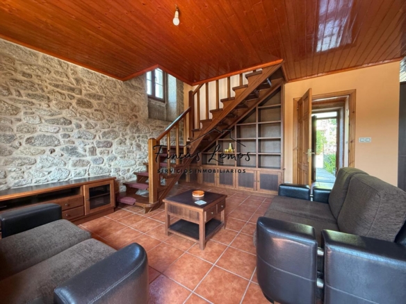 Encantadora casa de piedra en Calabanda, Vimianzo – 166 m² con finca de 720 m²