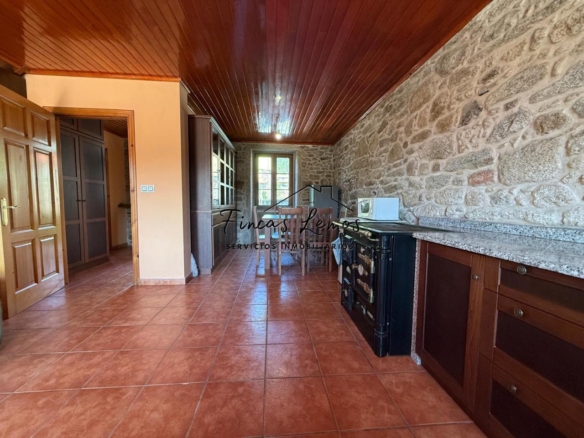 Encantadora casa de piedra en Calabanda, Vimianzo – 166 m² con finca de 720 m²