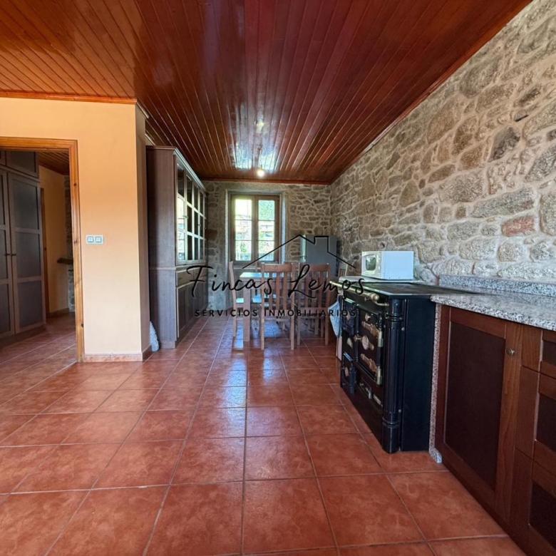 Encantadora casa de piedra en Calabanda, Vimianzo – 166 m² con finca de 720 m²