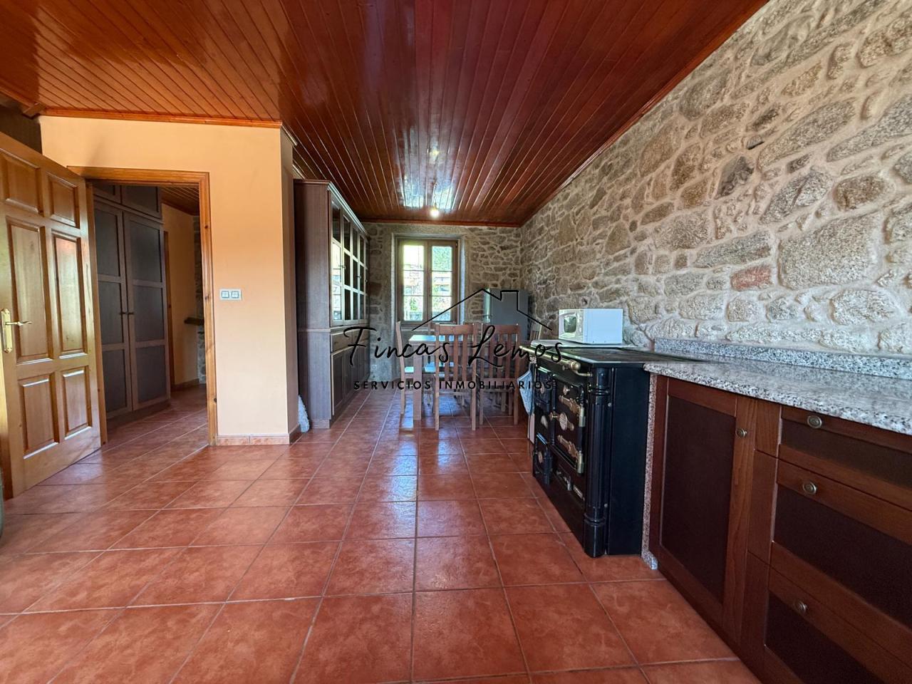175250927388300041864_175250800487 Encantadora casa de piedra en Calabanda, Vimianzo – 166 m² con finca de 720 m²