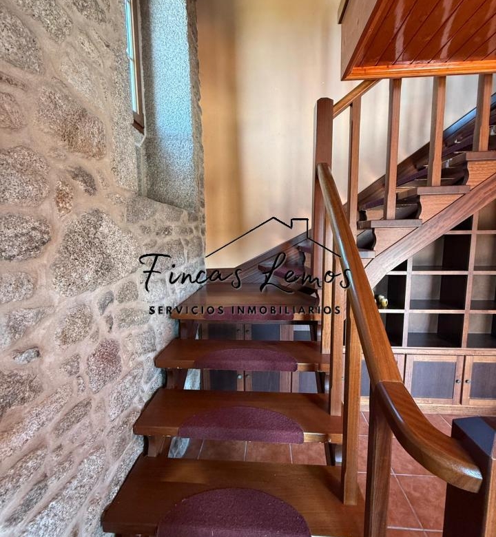 Encantadora casa de piedra en Calabanda, Vimianzo – 166 m² con finca de 720 m²