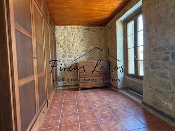 Encantadora casa de piedra en Calabanda, Vimianzo – 166 m² con finca de 720 m²