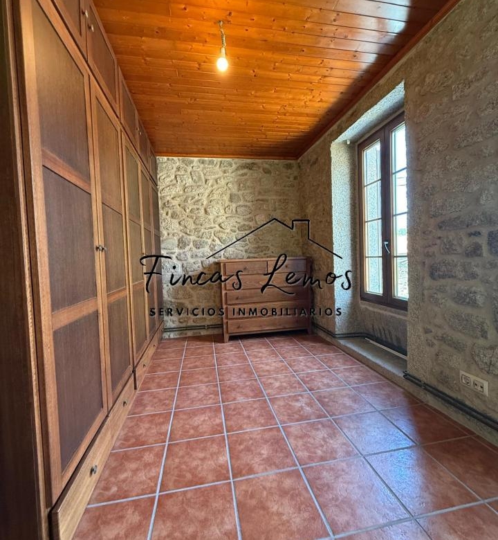Encantadora casa de piedra en Calabanda, Vimianzo – 166 m² con finca de 720 m²