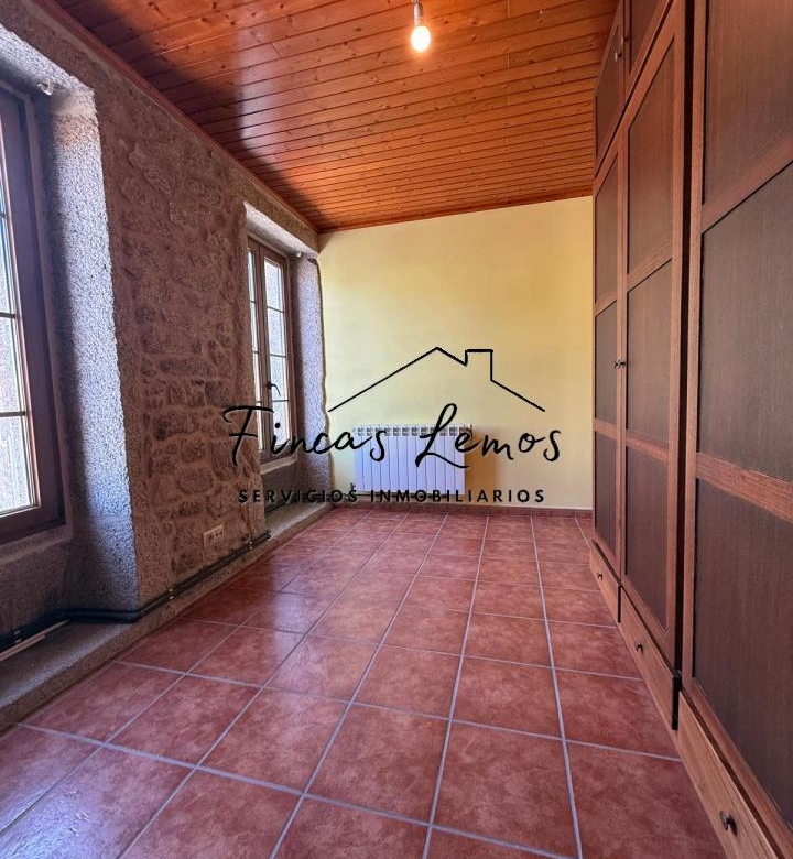 Encantadora casa de piedra en Calabanda, Vimianzo – 166 m² con finca de 720 m²