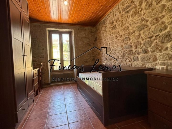 Encantadora casa de piedra en Calabanda, Vimianzo – 166 m² con finca de 720 m²