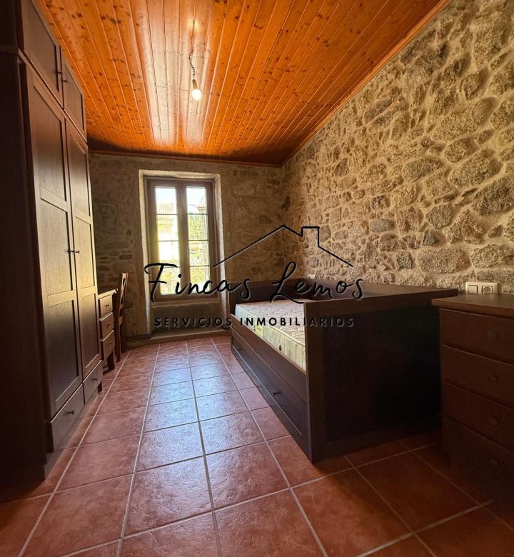 Encantadora casa de piedra en Calabanda, Vimianzo – 166 m² con finca de 720 m²