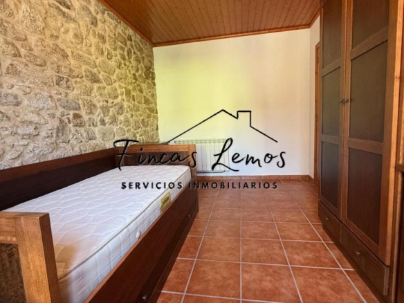 Encantadora casa de piedra en Calabanda, Vimianzo – 166 m² con finca de 720 m²