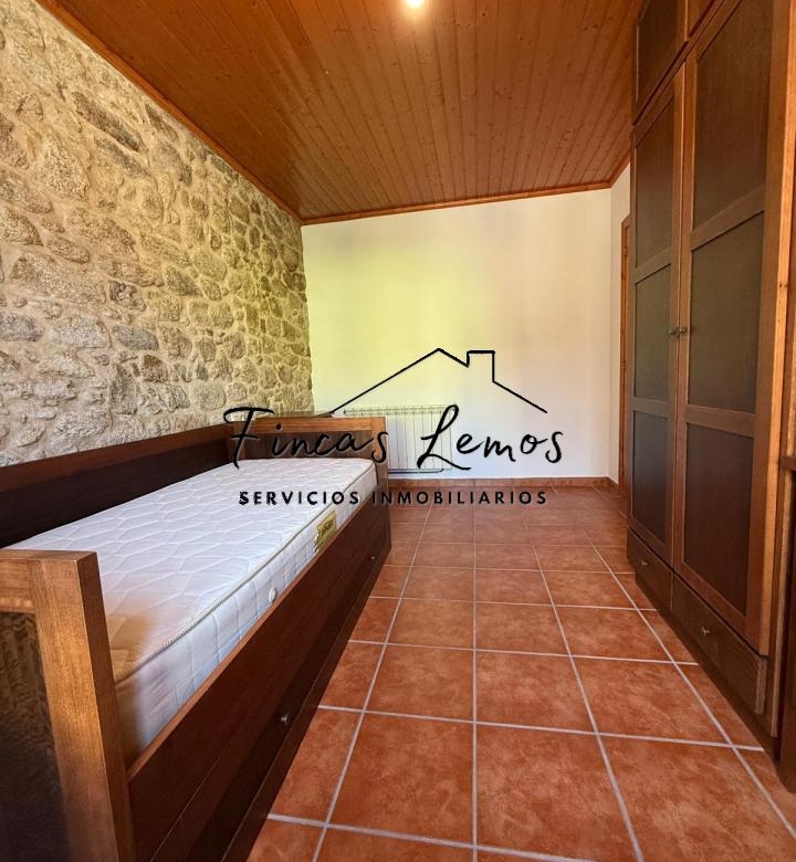 Encantadora casa de piedra en Calabanda, Vimianzo – 166 m² con finca de 720 m²