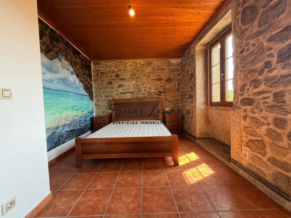 Encantadora casa de piedra en Calabanda, Vimianzo – 166 m² con finca de 720 m²