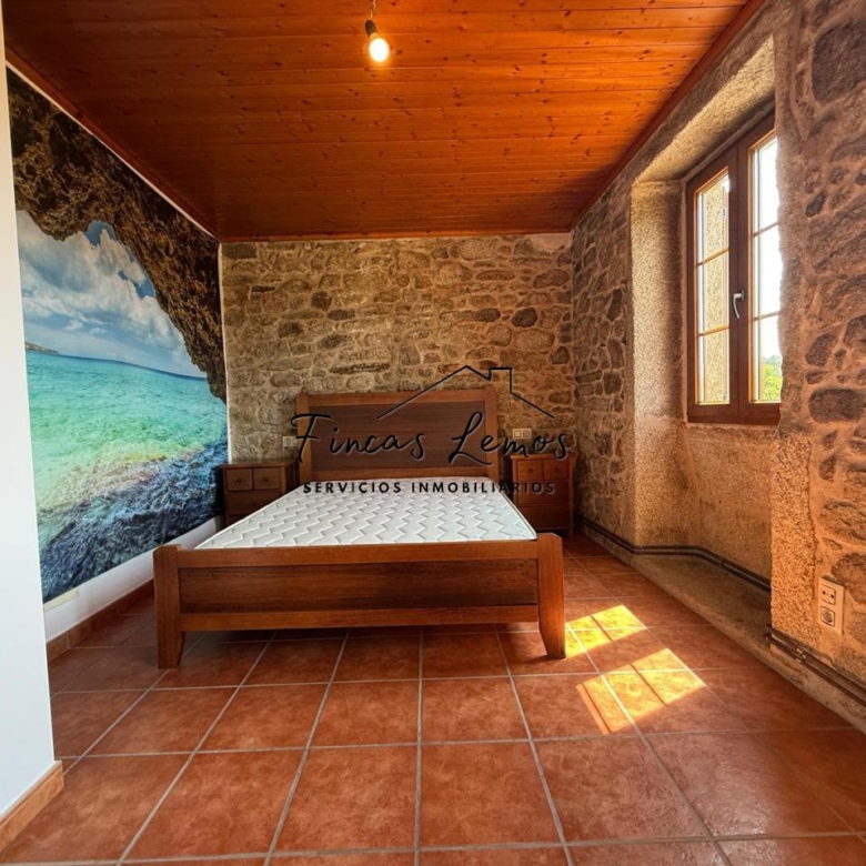 Encantadora casa de piedra en Calabanda, Vimianzo – 166 m² con finca de 720 m²