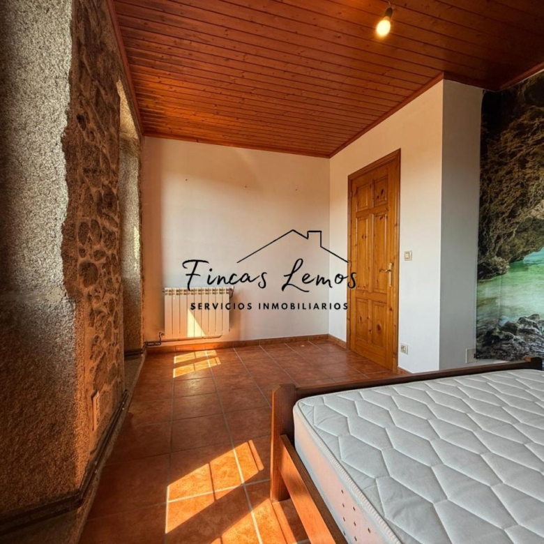 Encantadora casa de piedra en Calabanda, Vimianzo – 166 m² con finca de 720 m²