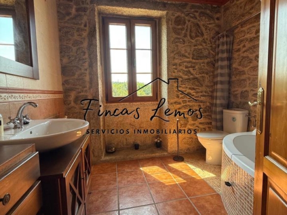 Encantadora casa de piedra en Calabanda, Vimianzo – 166 m² con finca de 720 m²