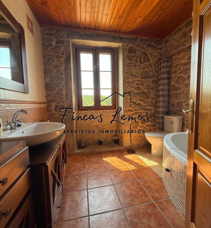 Encantadora casa de piedra en Calabanda, Vimianzo – 166 m² con finca de 720 m²