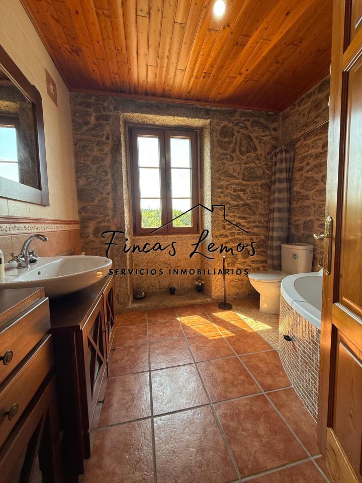 175250928238300041864_175250801472 Encantadora casa de piedra en Calabanda, Vimianzo – 166 m² con finca de 720 m²