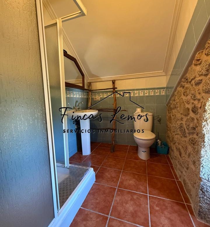 Encantadora casa de piedra en Calabanda, Vimianzo – 166 m² con finca de 720 m²