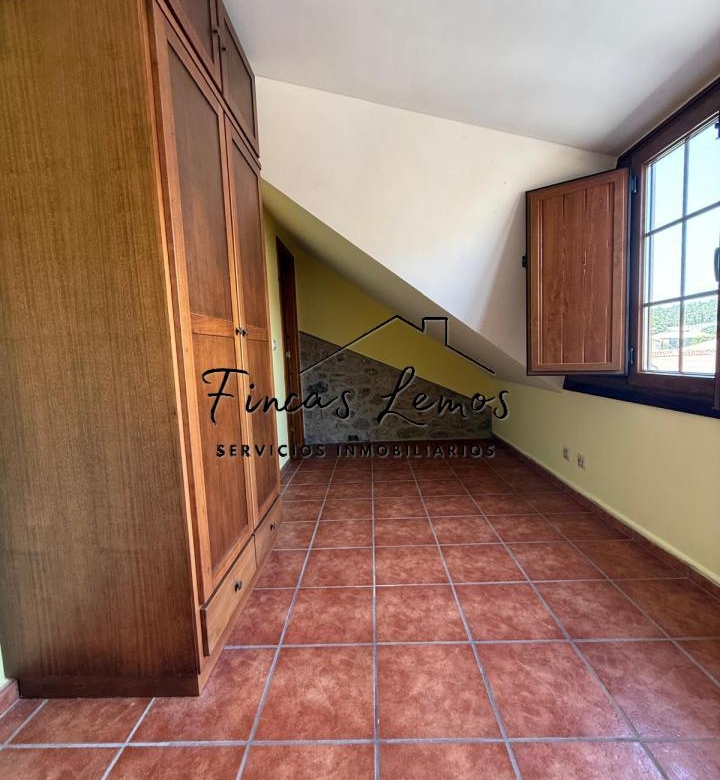 Encantadora casa de piedra en Calabanda, Vimianzo – 166 m² con finca de 720 m²