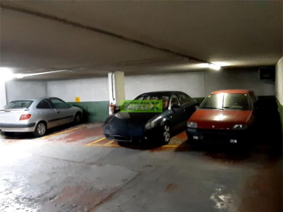 ¡Oportunidad en el corazón de Pontevedra! Plaza de garaje para coche grande