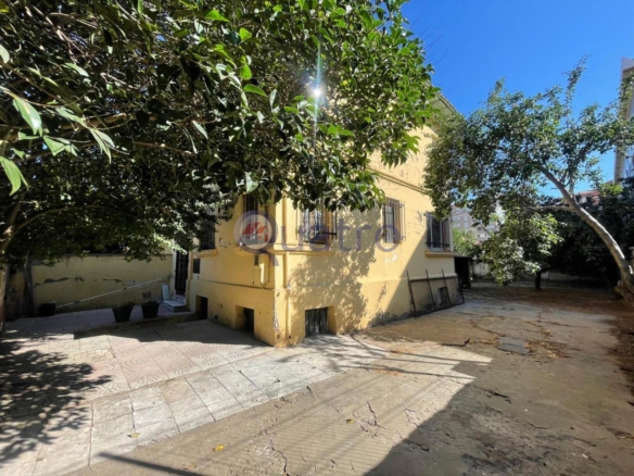 Casa adosada con amplio jardín en la zona de Pinilla