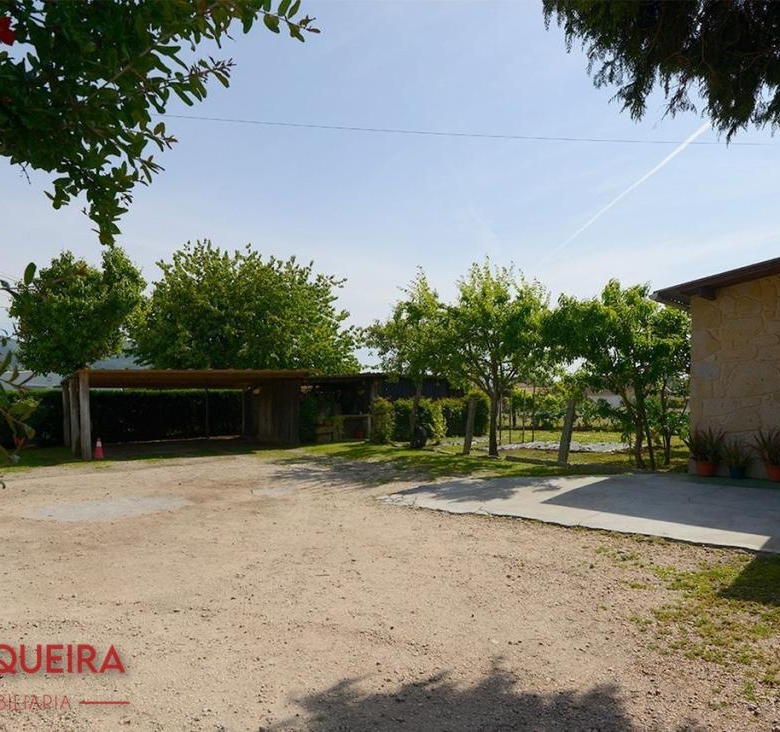 ¡VIVE, EMPRENDE O INVIERTE! CASA DE PIEDRA CON PISCINA Y AMPLIA FINCA EN TOMIÑO
