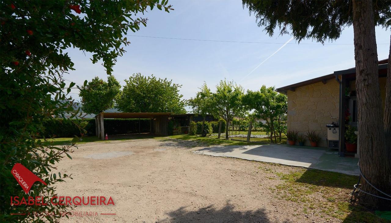 ¡VIVE, EMPRENDE O INVIERTE! CASA DE PIEDRA CON PISCINA Y AMPLIA FINCA EN TOMIÑO