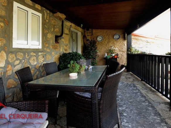 ¡VIVE, EMPRENDE O INVIERTE! CASA DE PIEDRA CON PISCINA Y AMPLIA FINCA EN TOMIÑO